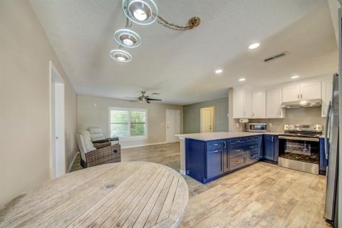 House in Hernando Beach, Florida 2 bedrooms, 103.86 sq.m. № 1913322 - photo 18