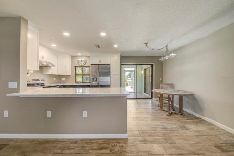 House in Hernando Beach, Florida 2 bedrooms, 103.86 sq.m. № 1913322 - photo 10