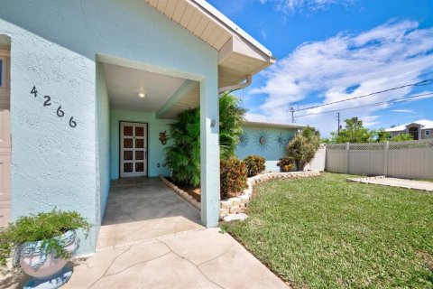 House in Hernando Beach, Florida 2 bedrooms, 103.86 sq.m. № 1913322 - photo 3