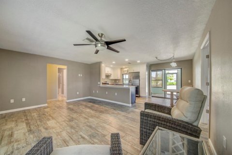 House in Hernando Beach, Florida 2 bedrooms, 103.86 sq.m. № 1913322 - photo 9