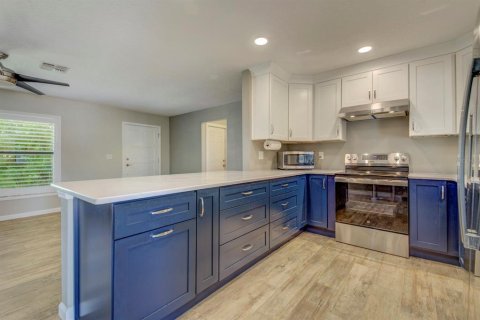 House in Hernando Beach, Florida 2 bedrooms, 103.86 sq.m. № 1913322 - photo 13
