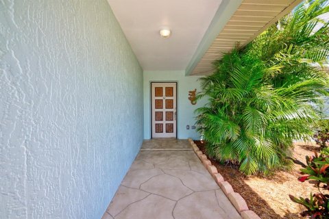 House in Hernando Beach, Florida 2 bedrooms, 103.86 sq.m. № 1913322 - photo 4