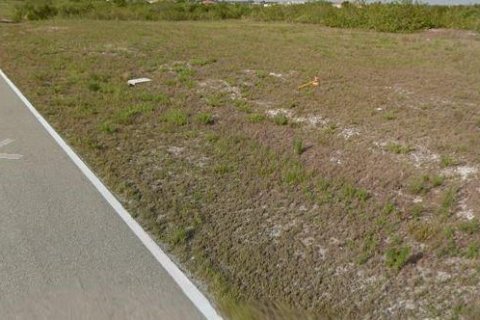 Land in Cape Coral, Florida № 1825866 - photo 1