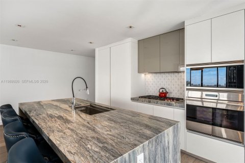 Copropriété à vendre à Miami, Floride: 3 chambres, 254.83 m2 № 2063041 - photo 4