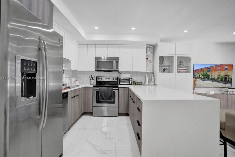 Touwnhouse à louer à North Miami Beach, Floride: 3 chambres, 138.05 m2 № 2046254 - photo 9