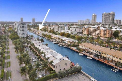 Touwnhouse à North Miami Beach, Floride 3 chambres, 138.05 m2 № 2046254