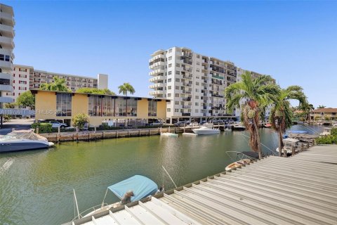 Touwnhouse à louer à North Miami Beach, Floride: 3 chambres, 138.05 m2 № 2046254 - photo 3