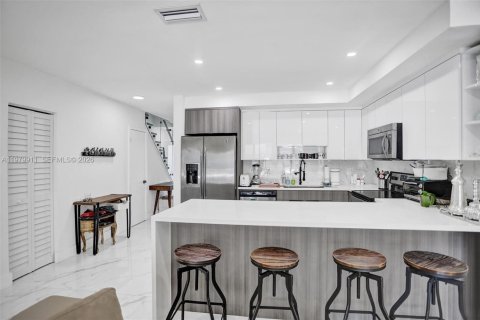 Touwnhouse à louer à North Miami Beach, Floride: 3 chambres, 138.05 m2 № 2046254 - photo 12