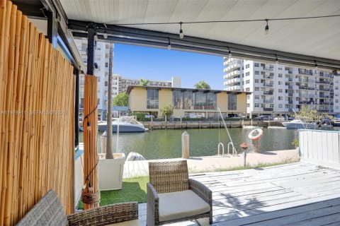 Touwnhouse à louer à North Miami Beach, Floride: 3 chambres, 138.05 m2 № 2046254 - photo 18