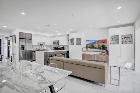 Touwnhouse à louer à North Miami Beach, Floride: 3 chambres, 138.05 m2 № 2046254 - photo 13
