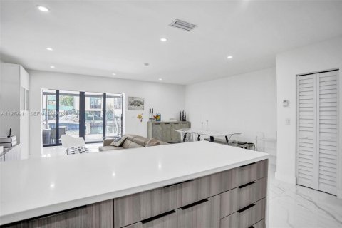 Touwnhouse à louer à North Miami Beach, Floride: 3 chambres, 138.05 m2 № 2046254 - photo 17