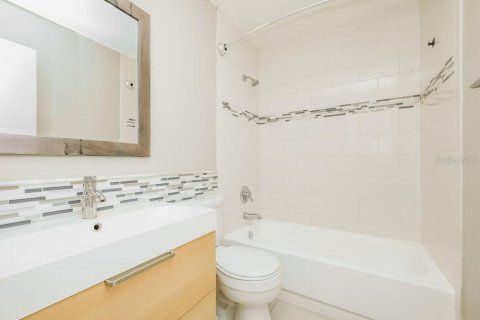 Casa en alquiler en Brandon, Florida, 3 dormitorios, 113.71 m2 № 2157275 - foto 15