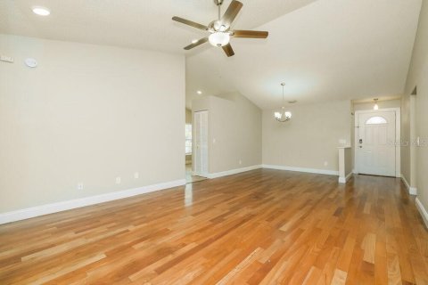 Casa en alquiler en Brandon, Florida, 3 dormitorios, 113.71 m2 № 2157275 - foto 4