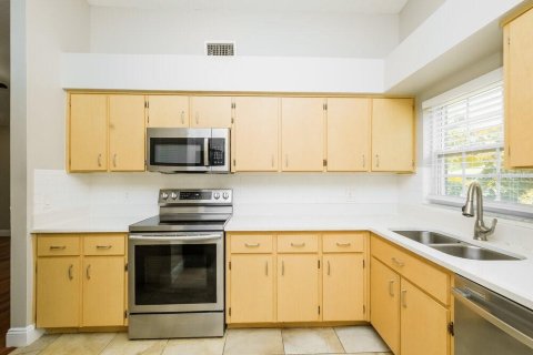 Casa en alquiler en Brandon, Florida, 3 dormitorios, 113.71 m2 № 2157275 - foto 7