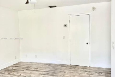 Immobilier commercial à vendre à Lake Worth, Floride: 230.77 m2 № 1999029 - photo 15