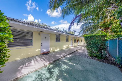 Immobilier commercial à vendre à Lake Worth, Floride: 230.77 m2 № 1999029 - photo 11