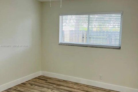 Immobilier commercial à vendre à Lake Worth, Floride: 230.77 m2 № 1999029 - photo 14