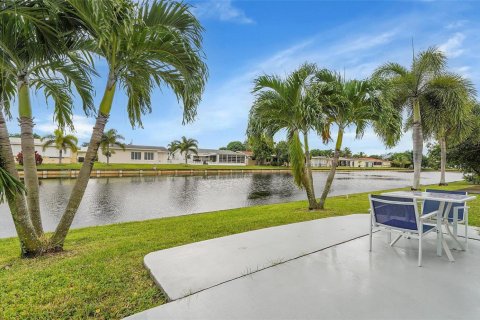 Villa ou maison à vendre à Tamarac, Floride: 2 chambres, 122.45 m2 № 2261613 - photo 15
