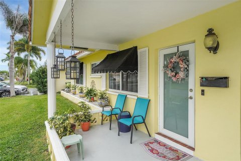 Villa ou maison à vendre à Tamarac, Floride: 2 chambres, 122.45 m2 № 2261613 - photo 3