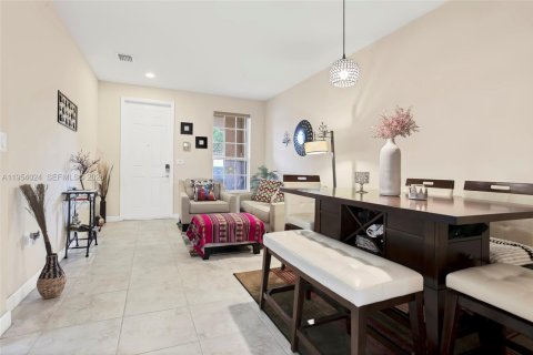 Купить таунхаус в Майами, Флорида 5 спален, 214.79м2, № 2009532 - фото 8