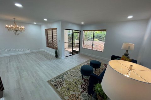 Adosado en venta en Coral Springs, Florida, 3 dormitorios, 149.02 m2 № 1962120 - foto 3