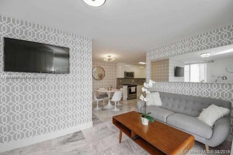 Condo in Miami Beach, Florida, 1 bedroom  № 2145941 - photo 7