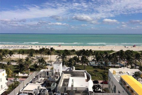 Condo in Miami Beach, Florida, 1 bedroom  № 2145941 - photo 14