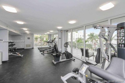 Condo in Miami Beach, Florida, 1 bedroom  № 2145941 - photo 11