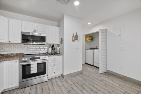 Купить виллу или дом в Майами, Флорида 2 спальни, 120.4м2, № 2026274 - фото 7