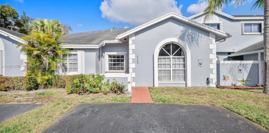 Дом в Майами, Флорида 2 спальни, 120.4м2 № 2026274