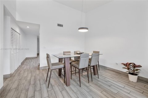 Купить виллу или дом в Майами, Флорида 2 спальни, 120.4м2, № 2026274 - фото 8