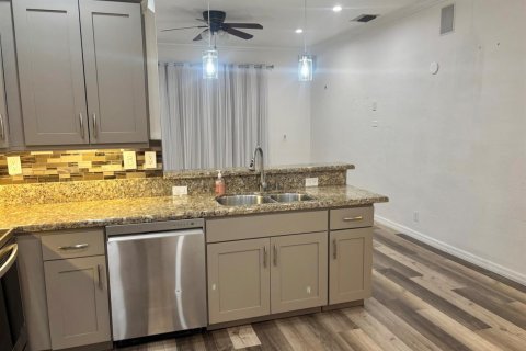 House in Coconut Creek, Florida 4 bedrooms, 192.12 sq.m. № 2321828 - photo 5