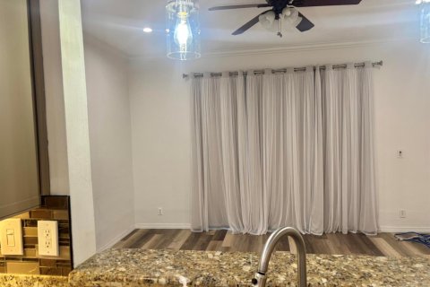 House in Coconut Creek, Florida 4 bedrooms, 192.12 sq.m. № 2321828 - photo 6