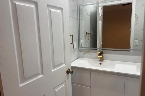 House in Coconut Creek, Florida 4 bedrooms, 192.12 sq.m. № 2321828 - photo 24