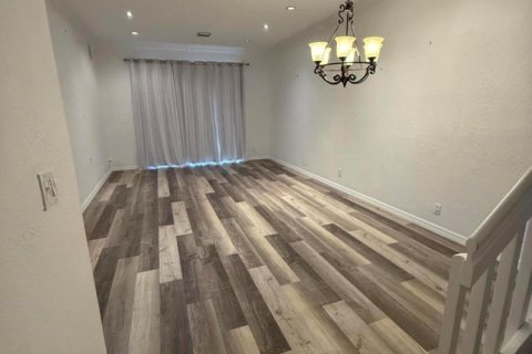 House in Coconut Creek, Florida 4 bedrooms, 192.12 sq.m. № 2321828 - photo 11