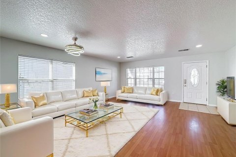 House in Kissimmee, Florida 6 bedrooms, 283.63 sq.m. № 1630054 - photo 2