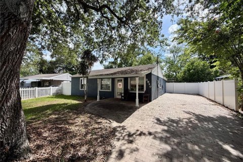 House in Tampa, Florida 3 bedrooms, 130.43 sq.m. № 2230846 - photo 2