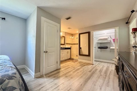 House in Tampa, Florida 3 bedrooms, 130.43 sq.m. № 2230846 - photo 14