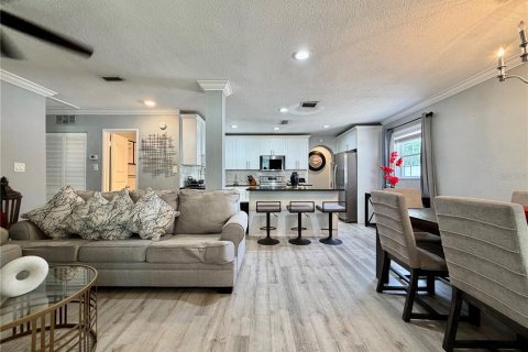 House in Tampa, Florida 3 bedrooms, 130.43 sq.m. № 2230846 - photo 3