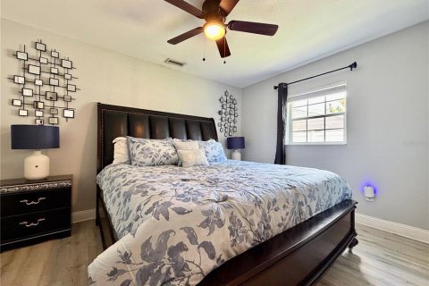 House in Tampa, Florida 3 bedrooms, 130.43 sq.m. № 2230846 - photo 13