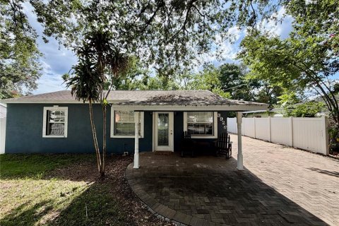 House in Tampa, Florida 3 bedrooms, 130.43 sq.m. № 2230846