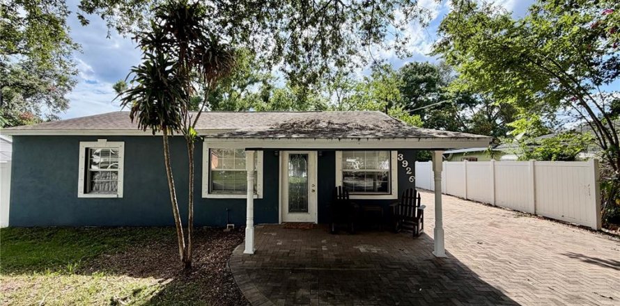House in Tampa, Florida 3 bedrooms, 130.43 sq.m. № 2230846