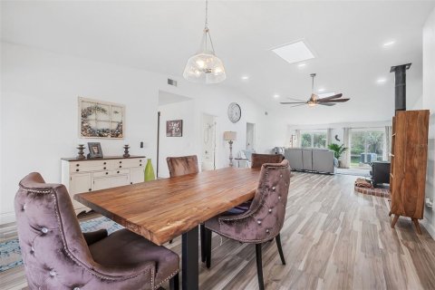 House in Astor, Florida 4 bedrooms, 252.79 sq.m. № 1521964 - photo 8