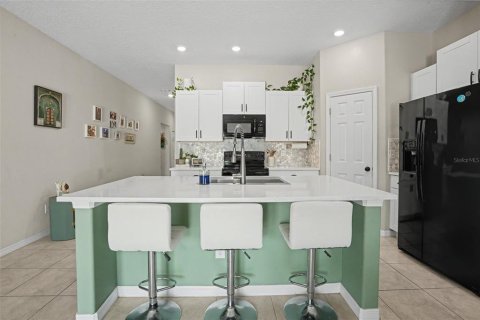 House in New Port Richey, Florida 3 bedrooms, 145.02 sq.m. № 2221936 - photo 10