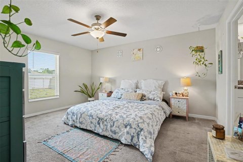 House in New Port Richey, Florida 3 bedrooms, 145.02 sq.m. № 2221936 - photo 23