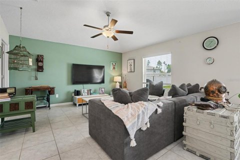 House in New Port Richey, Florida 3 bedrooms, 145.02 sq.m. № 2221936 - photo 13