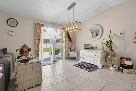 House in New Port Richey, Florida 3 bedrooms, 145.02 sq.m. № 2221936 - photo 16