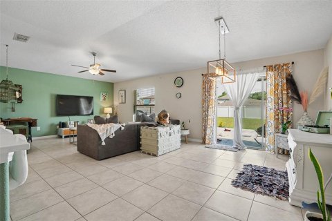 House in New Port Richey, Florida 3 bedrooms, 145.02 sq.m. № 2221936 - photo 12