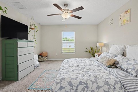 House in New Port Richey, Florida 3 bedrooms, 145.02 sq.m. № 2221936 - photo 25