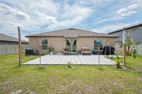 House in New Port Richey, Florida 3 bedrooms, 145.02 sq.m. № 2221936 - photo 30